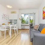 Riva Lago E Spiaggia Apartment 2 - Happy Rentals