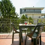 Riva Lago E Spiaggia Apartment 2 - Happy Rentals