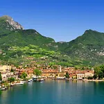 Riva Lago E Spiaggia Apartment 2 - Happy Rentals